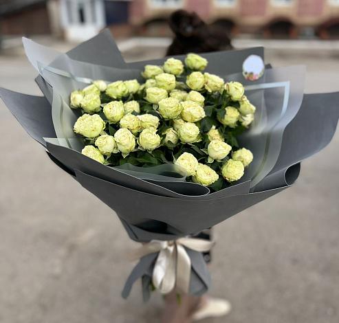 Букет Белые кустовые розы Солинеро в Заволенье