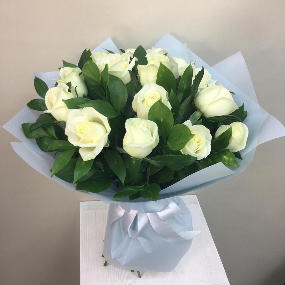 Букет 15 Белых роз Проуд в Заволенье