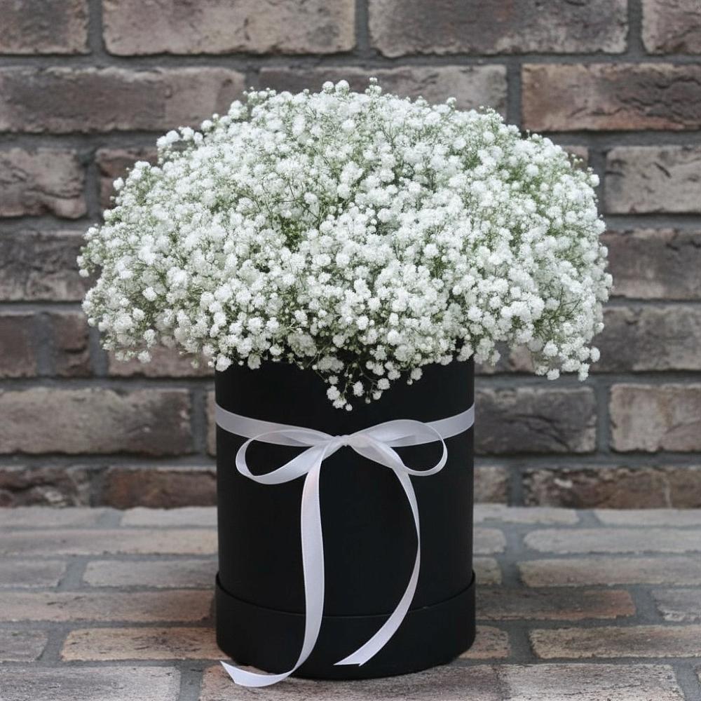 Цветочная композиция из Гипсофила в шляпной коробке в Заволенье