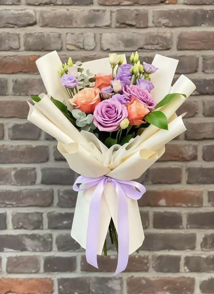 Букет цветов из: Лизиантусы и Розы в Заволенье