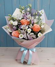 Букет цветов из:  Лизиантусы, Розы, Альстромерии и Гипсофила в Заволенье