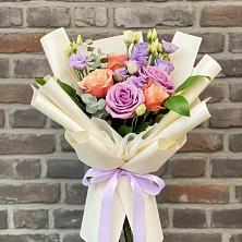 Букет цветов из:  Лизиантусы и Розы в Заволенье