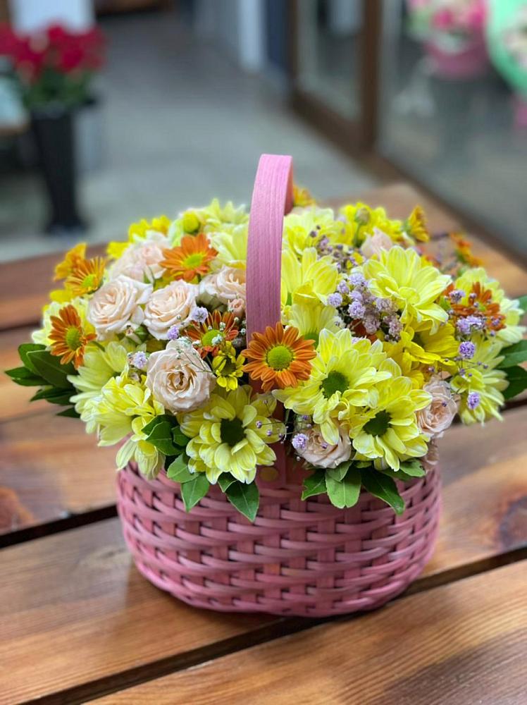 Цветочная композиция из Хризантемы и Розы в корзине в Заволенье