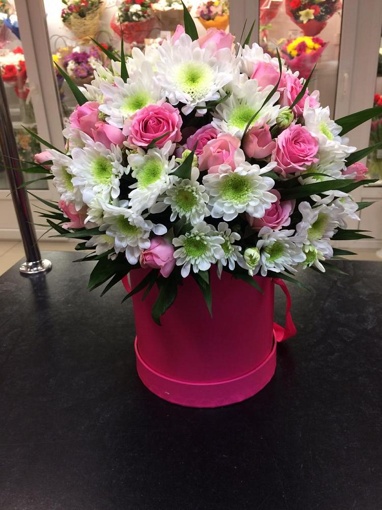 Цветочная композиция из Розы и Хризантемы в шляпной коробке в Заволенье