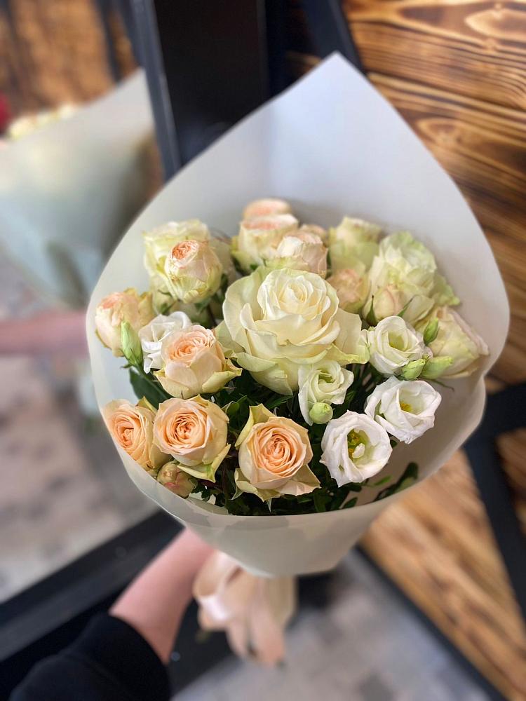 Букет цветов из: Розы и Лизиантусы в Заволенье